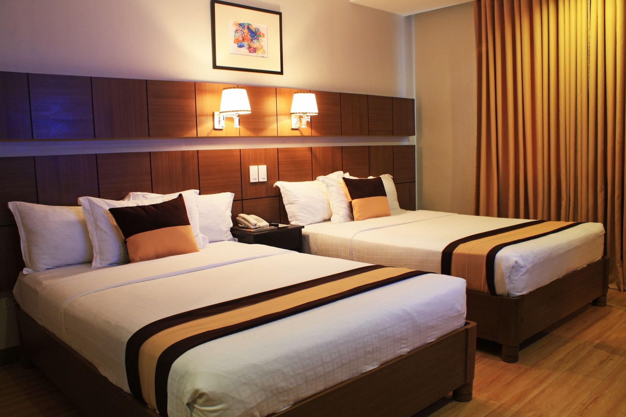 พินนาเคิล โฮเต็ล แอนด์ สวีทส์ Hotel Davao ภายนอก รูปภาพ