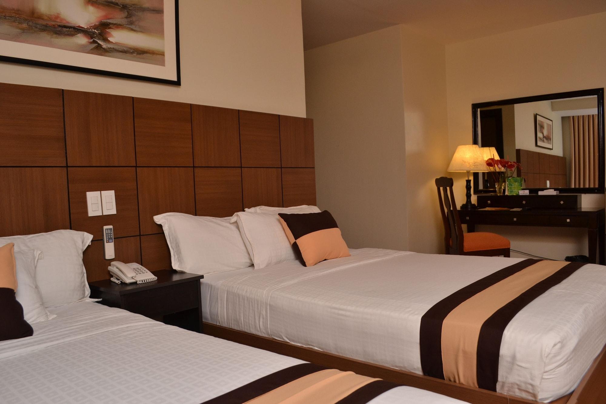 พินนาเคิล โฮเต็ล แอนด์ สวีทส์ Hotel Davao ภายนอก รูปภาพ