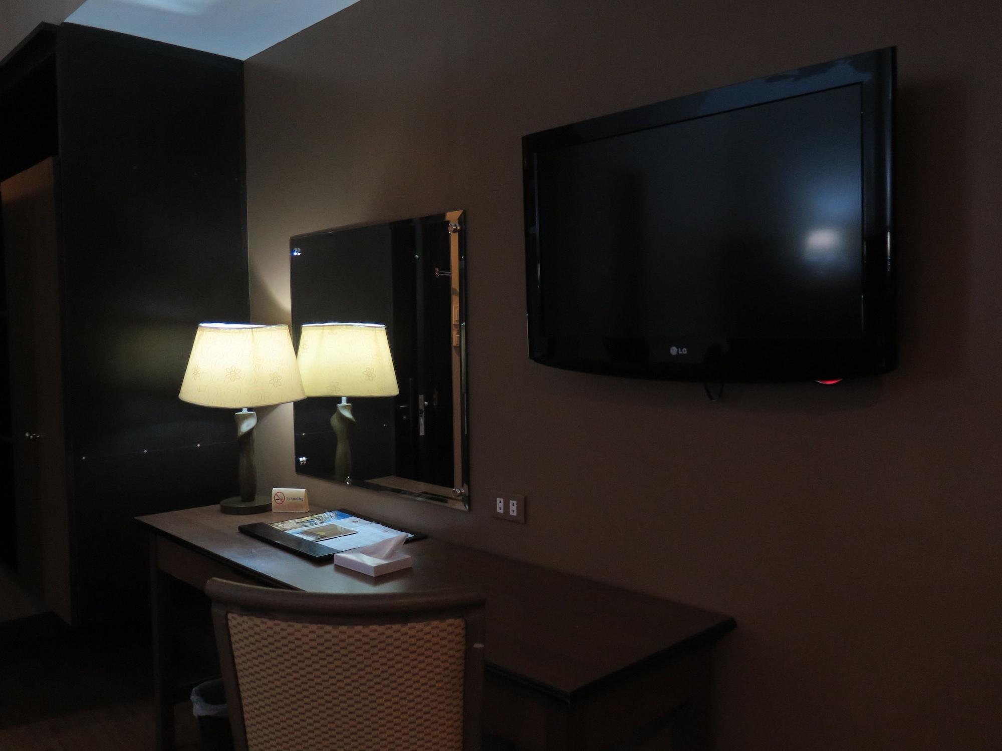 พินนาเคิล โฮเต็ล แอนด์ สวีทส์ Hotel Davao ภายนอก รูปภาพ