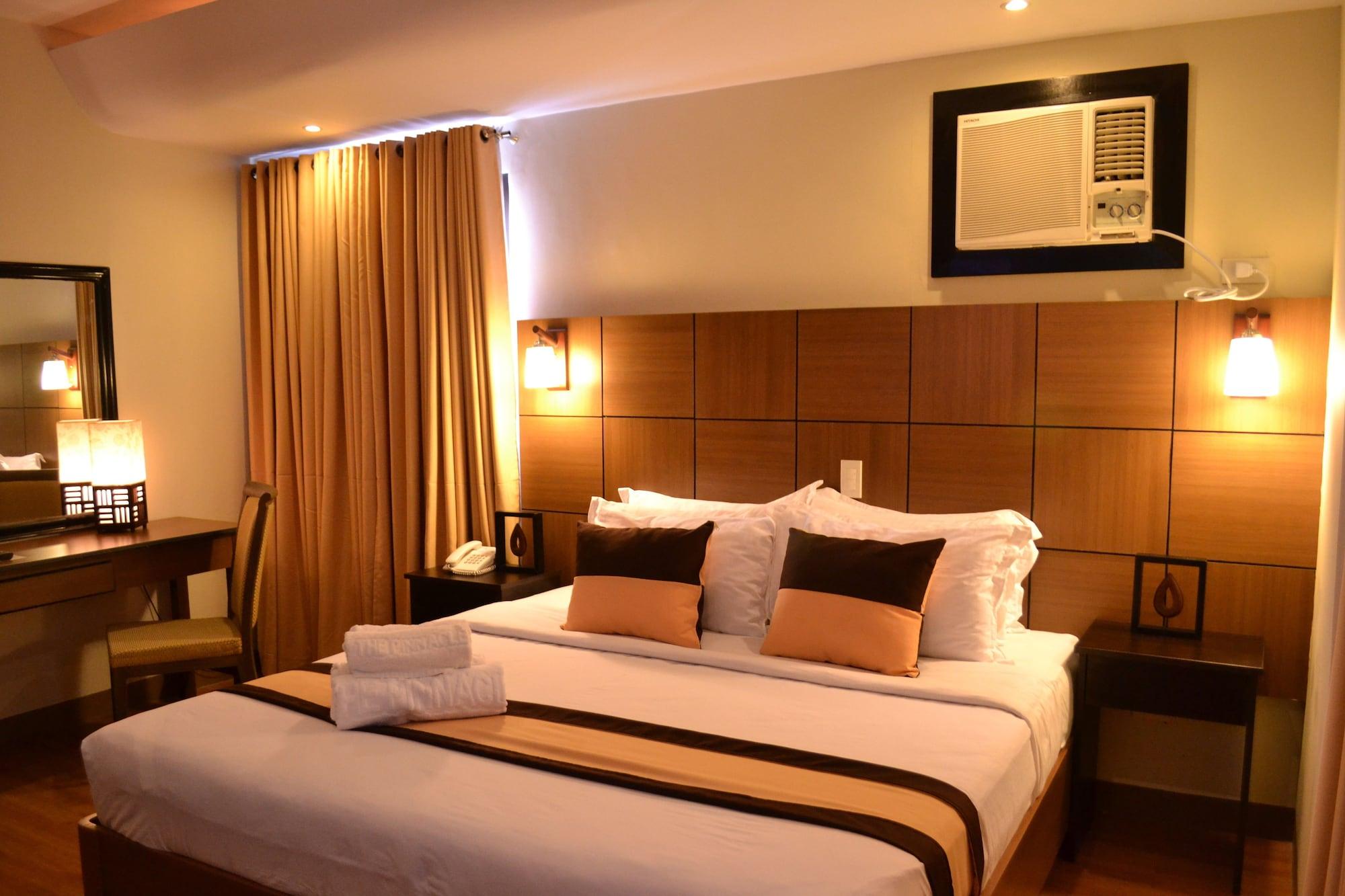 พินนาเคิล โฮเต็ล แอนด์ สวีทส์ Hotel Davao ภายนอก รูปภาพ