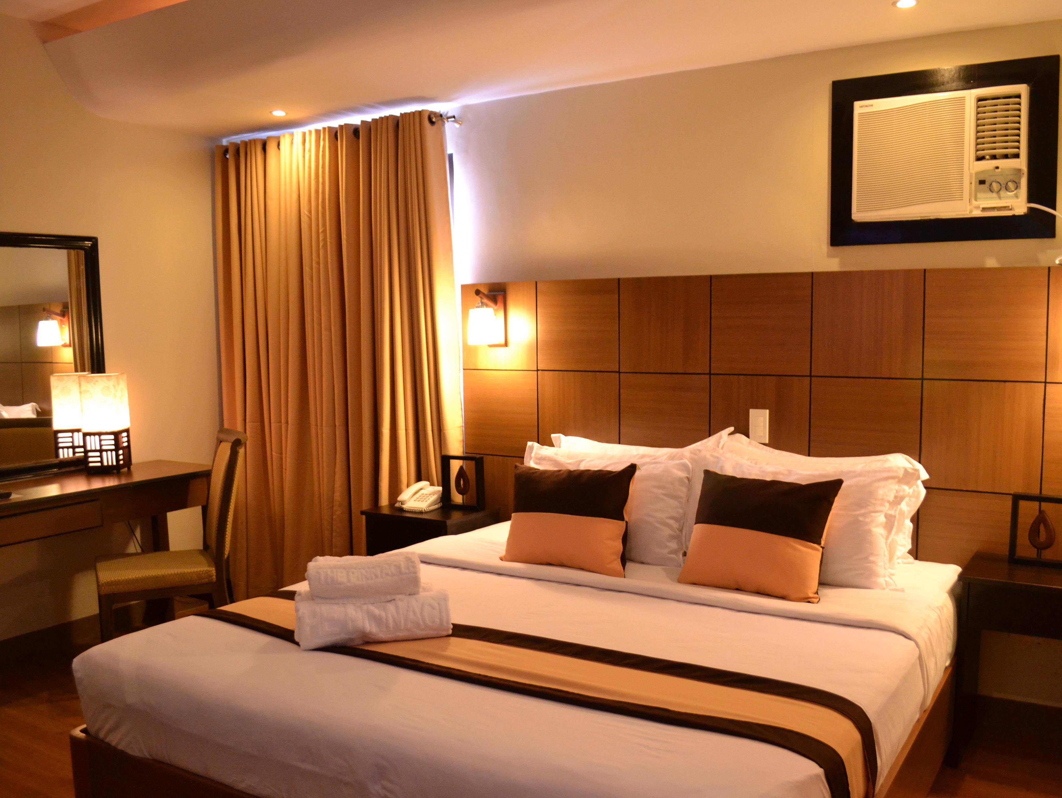 พินนาเคิล โฮเต็ล แอนด์ สวีทส์ Hotel Davao ภายนอก รูปภาพ