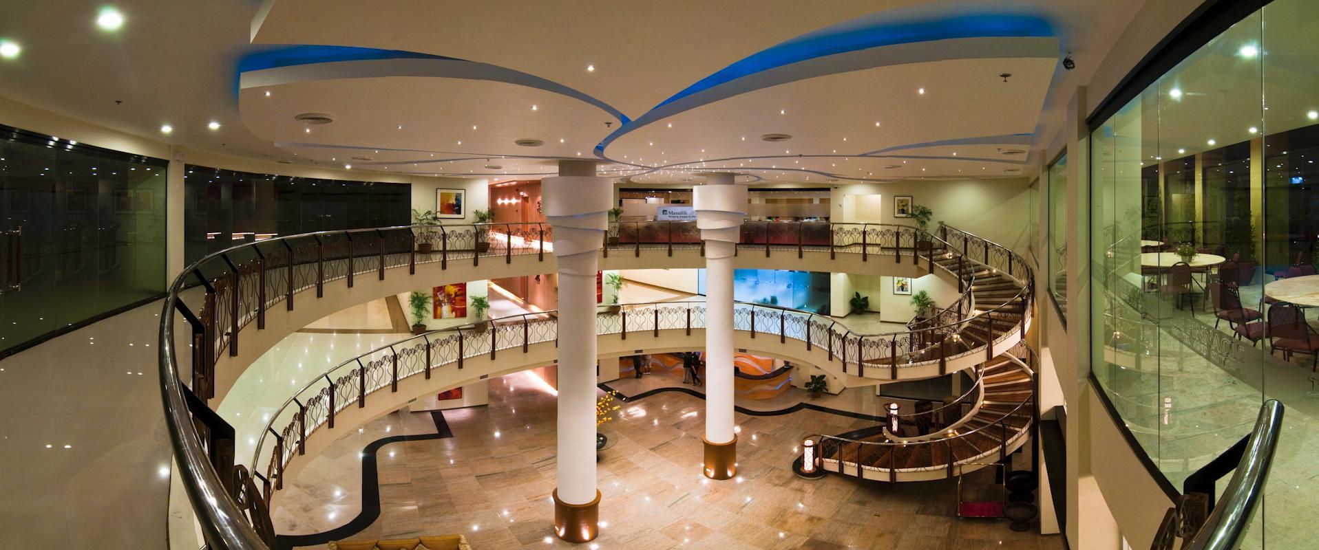 พินนาเคิล โฮเต็ล แอนด์ สวีทส์ Hotel Davao ภายนอก รูปภาพ