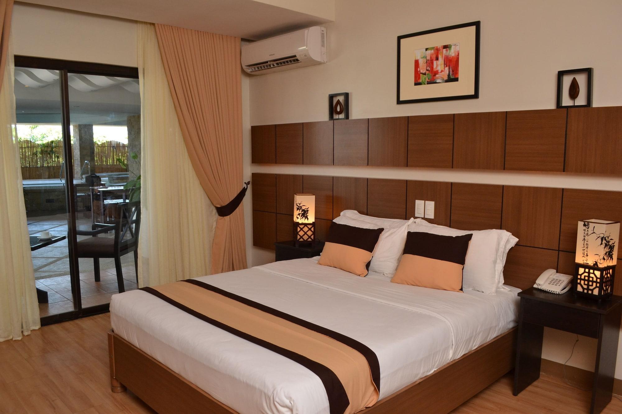 พินนาเคิล โฮเต็ล แอนด์ สวีทส์ Hotel Davao ภายนอก รูปภาพ