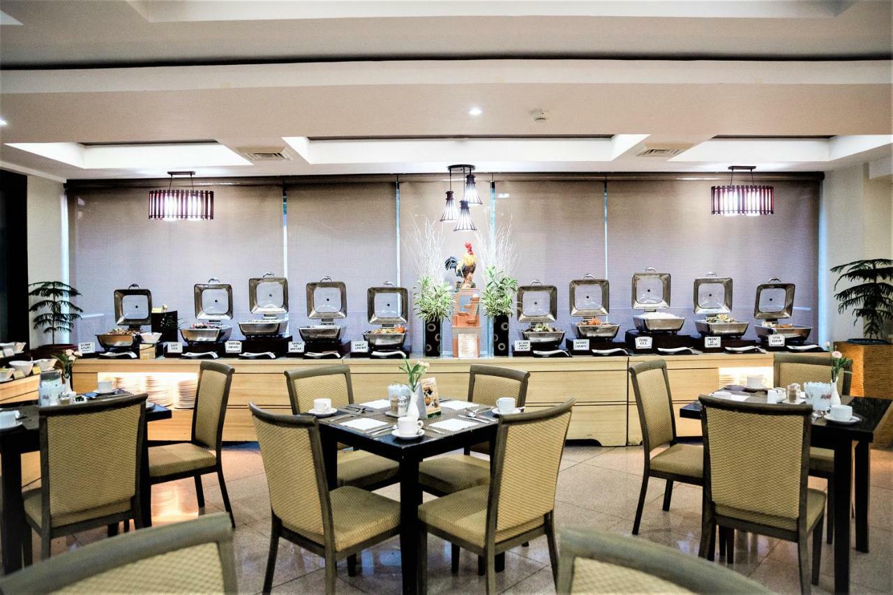 พินนาเคิล โฮเต็ล แอนด์ สวีทส์ Hotel Davao ภายนอก รูปภาพ